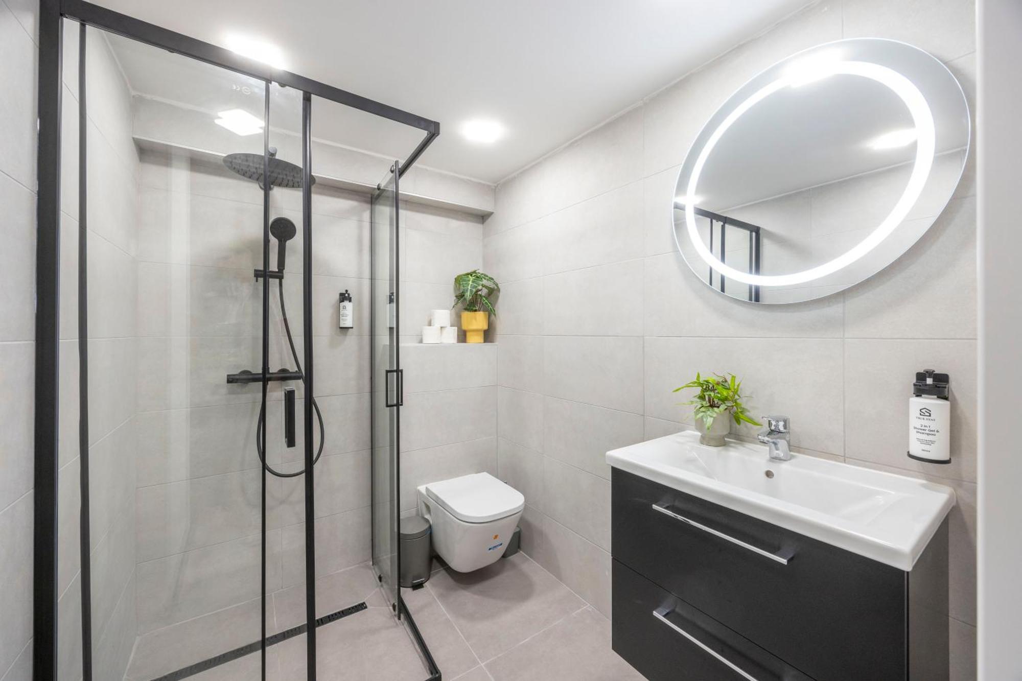 Charming E24 Grand Next To The Andrassy Fashion St *
