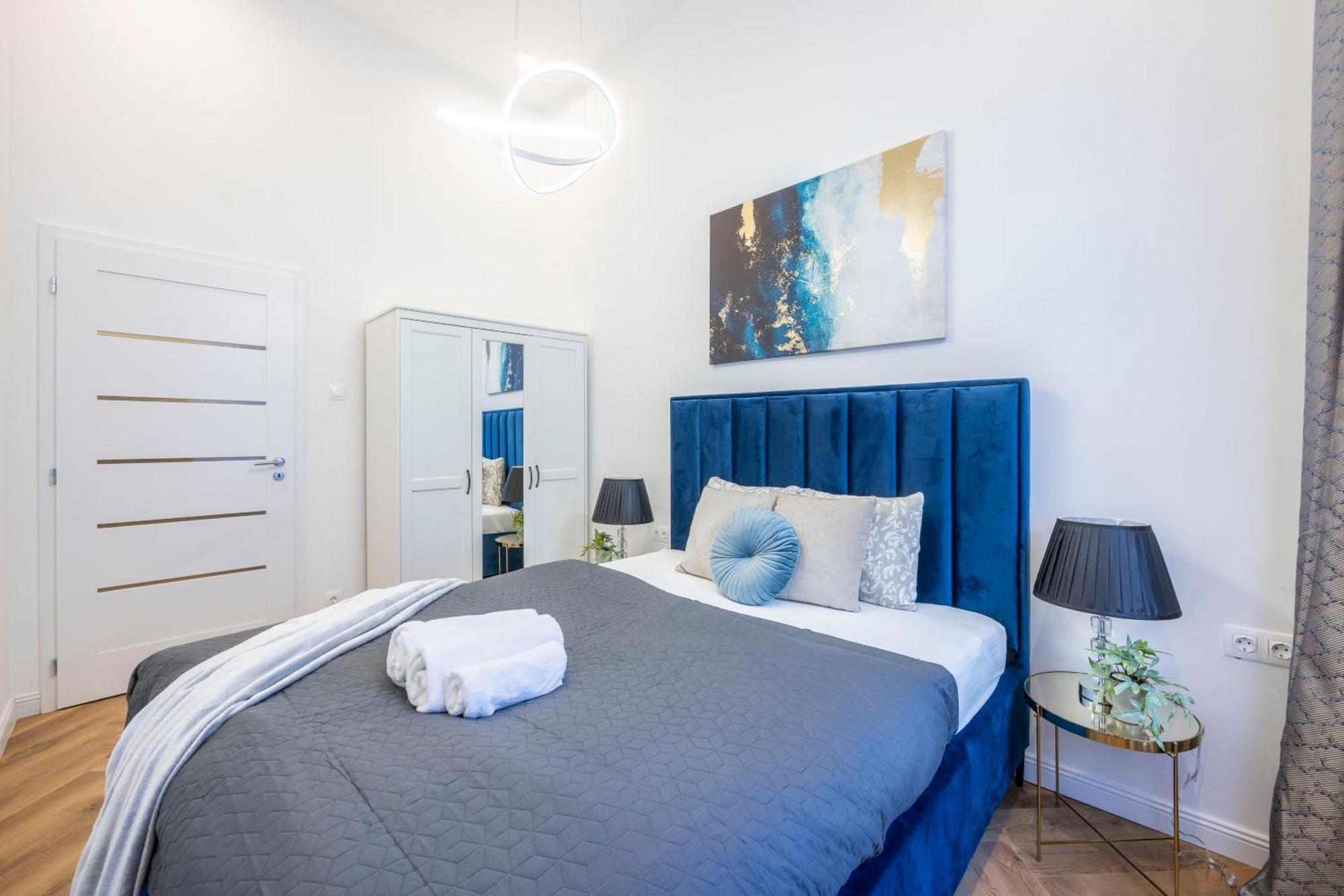 Charming E24 Grand Next To The Andrassy Fashion St *