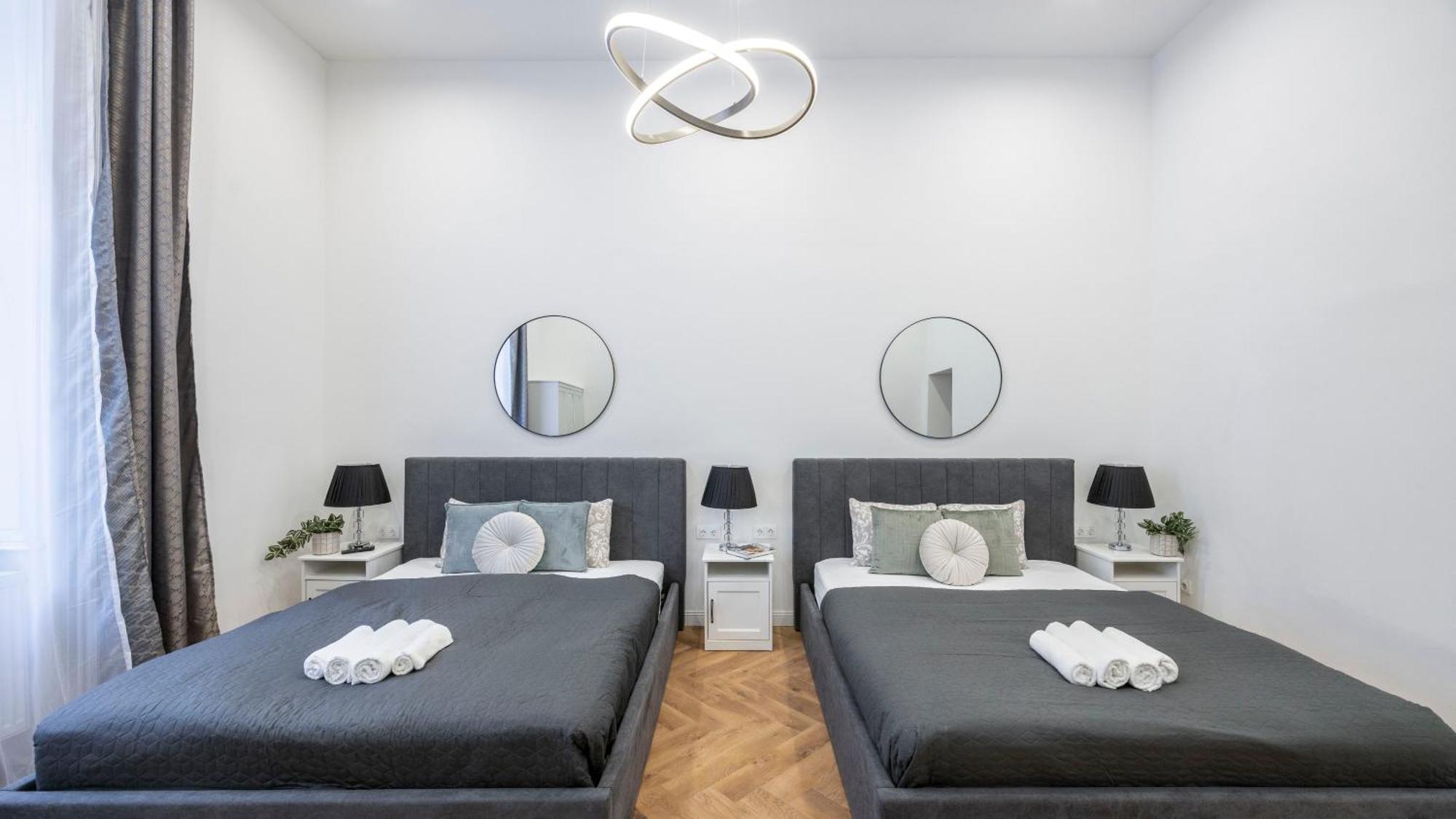Charming E24 Grand Next To The Andrassy Fashion St