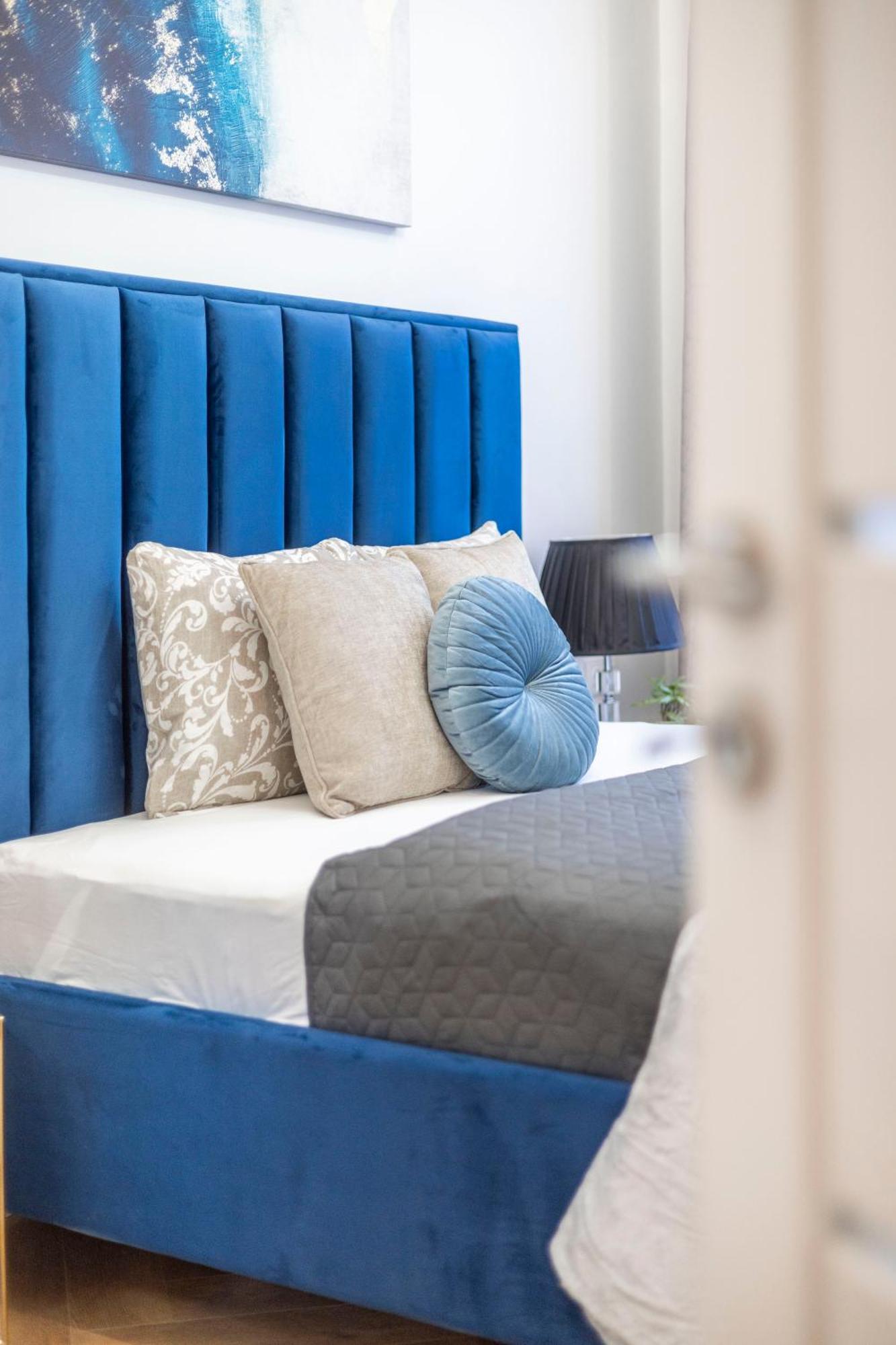 Charming E24 Grand Next To The Andrassy Fashion St *