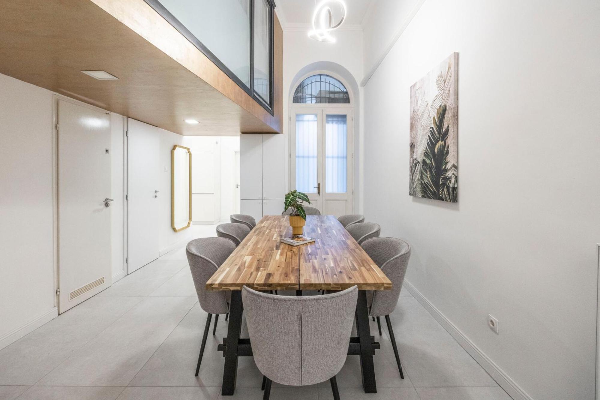 Charming E24 Grand Next To The Andrassy Fashion St